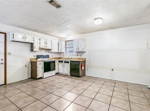 4th image of 15656 Becky Ln