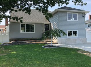 258 W End Ave, Massapequa, NY 11758