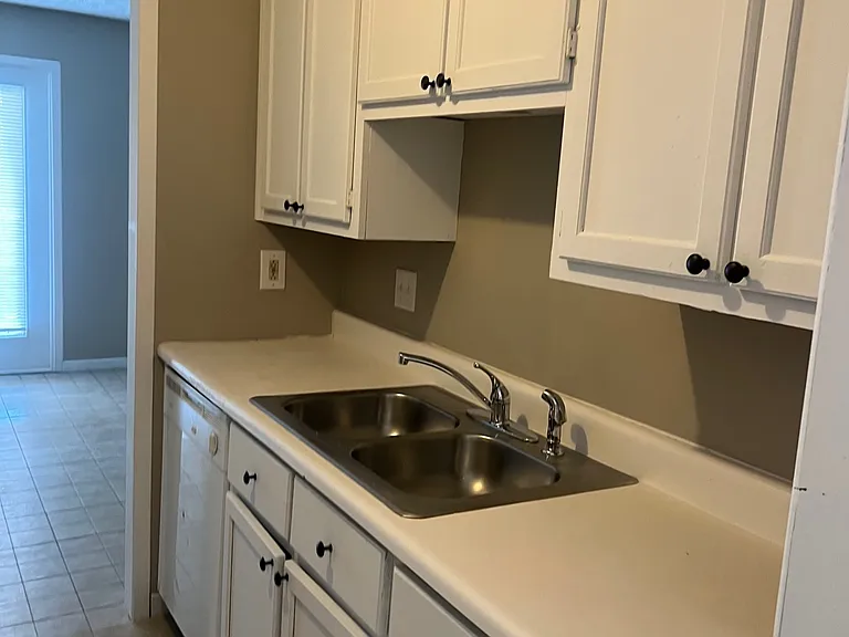 403 E Pershing Ave #B — Photo 2