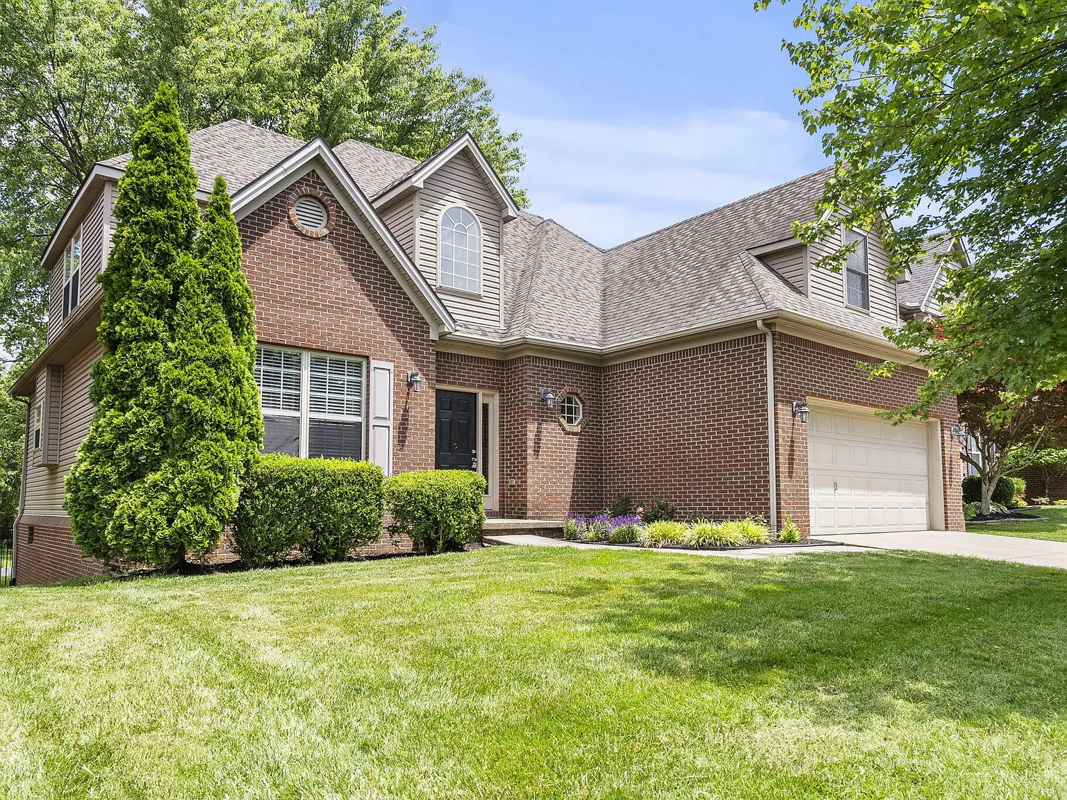 4 bed, 2.5 bath, 2372 sqft, $3,495 — Photo 2