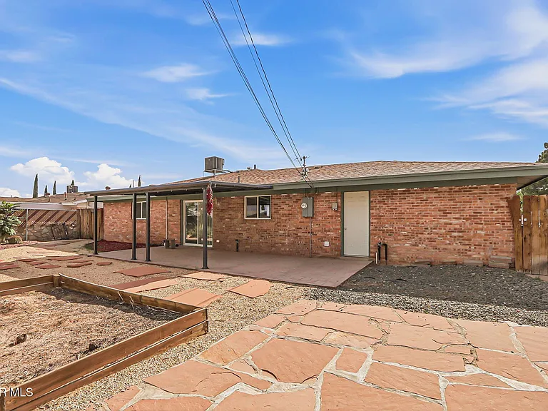 3020 Wedgewood Dr — Photo 3