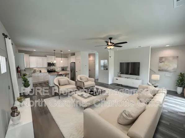 2649 Hemphill St, Charlotte, NC 28208