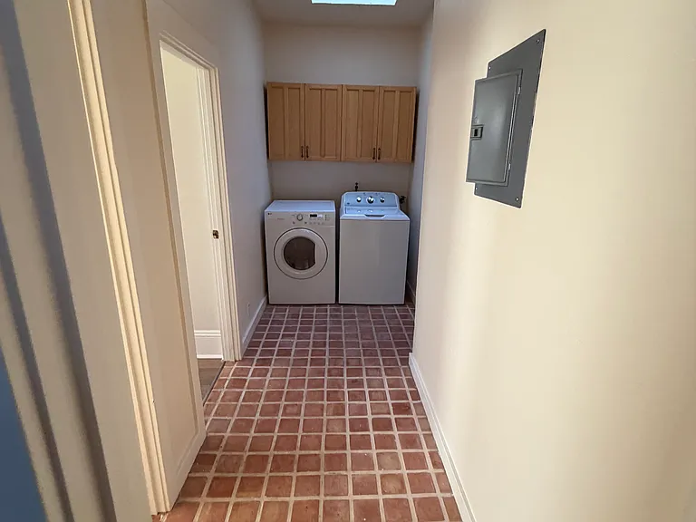 311 Oakland Ave — Photo 5