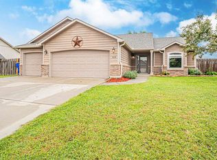 1117 Coyote Dr, Junction City, KS 66441