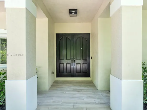 720 S Old Nob Hill Rd, Plantation, FL 33324