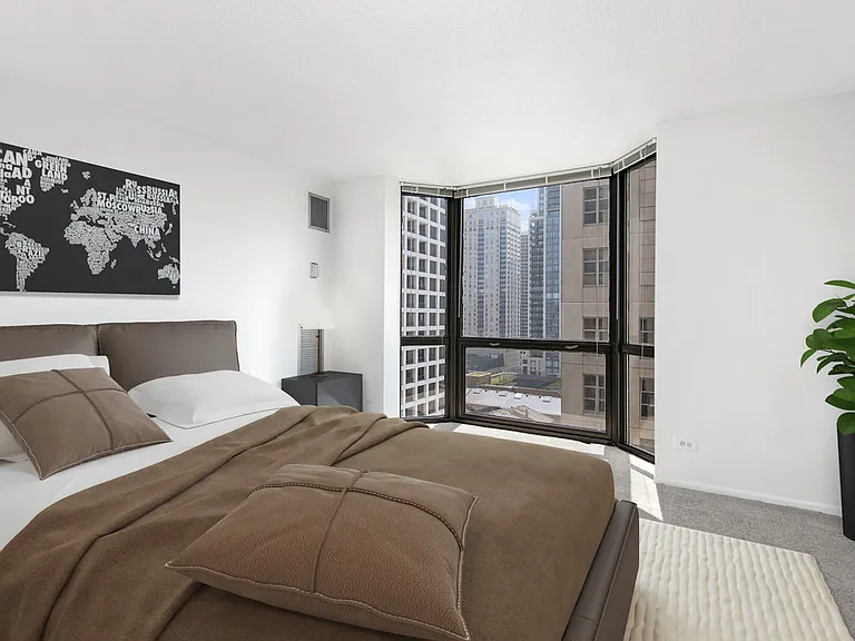1111 N. Dearborn — Photo 11