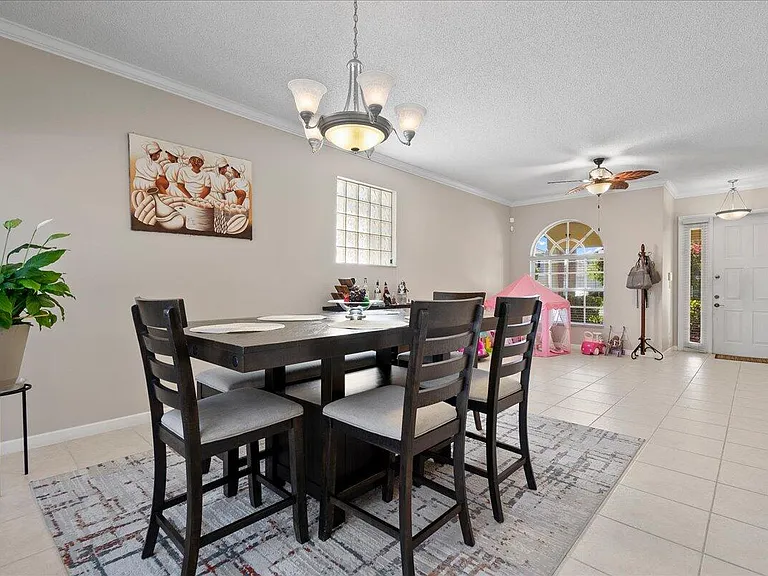 114 Lancaster Way — Photo 3