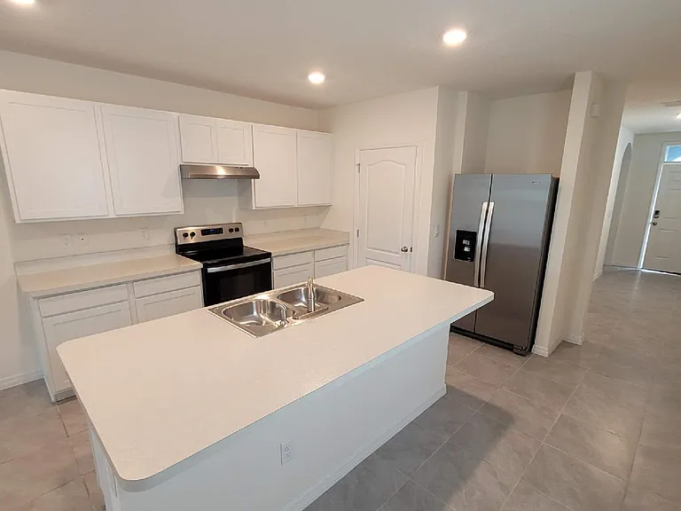 488 Lily Ln — Photo 2