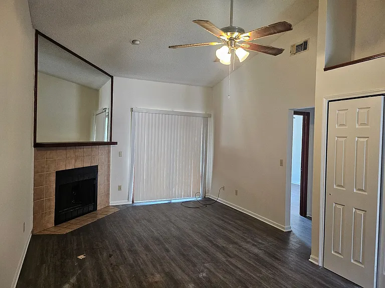1342 Independence Dr #C — Photo 11
