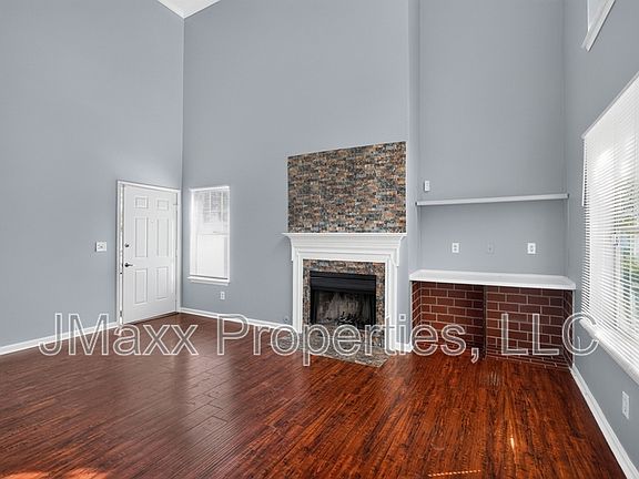 4th image of 1024 Wiltshire Way
