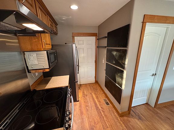 3rd image of 5485 Glenellen Dr APT 2