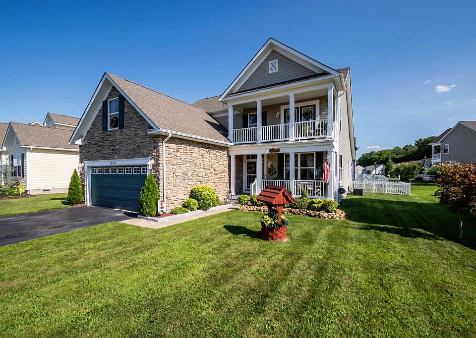 1st image of 223 W Bourne Way