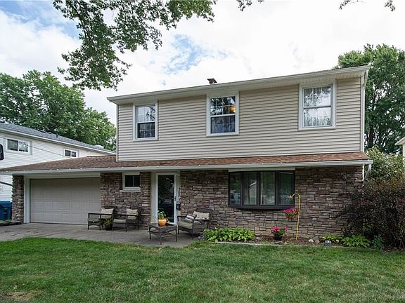 3rd image of 562 Louis Dr