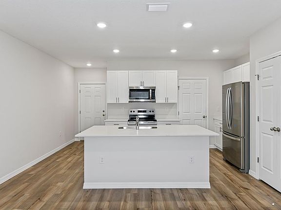 3rd image of 3722 King Hill Dr