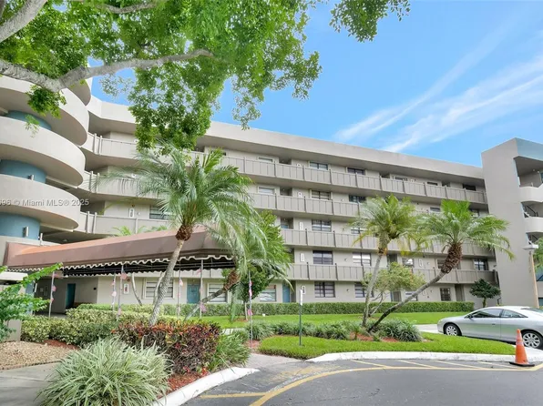 1001 Colony Point Cir APT 220, Pembroke Pines, FL 33026