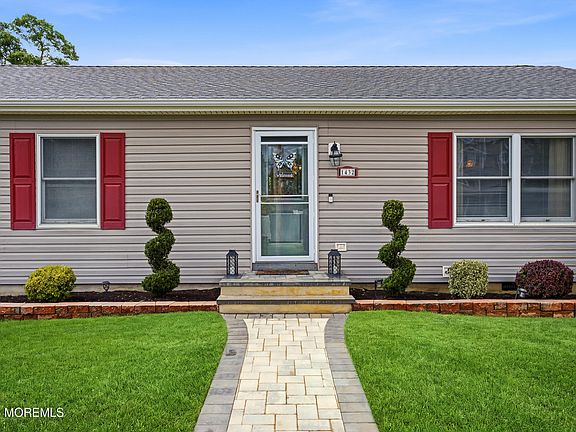 4th image of 1432 Mizzen Avenue