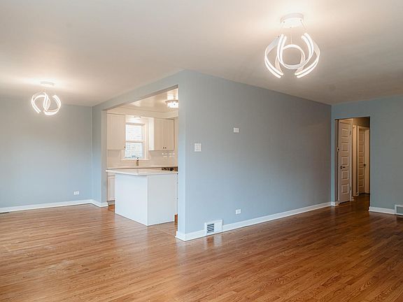 4th image of 1810 N 79th Ave