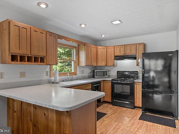 3rd image of 3554 Lake Shore Dr
