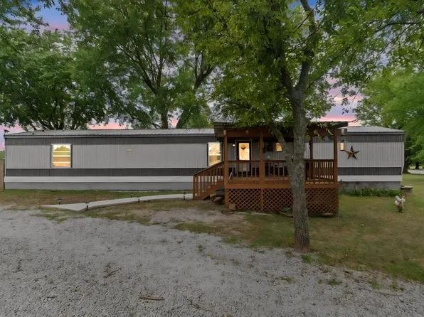 845 Carriage Dr, Deepwater, MO 64740