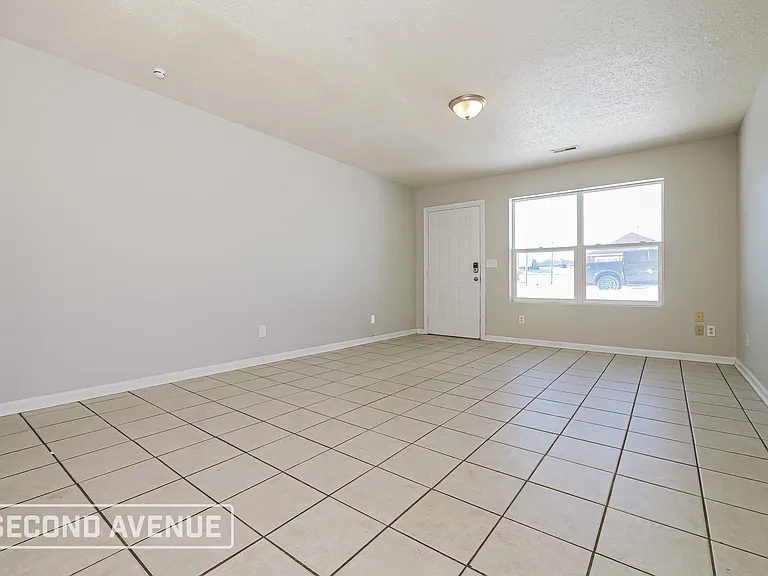 2833 Kensington Ave — Photo 6