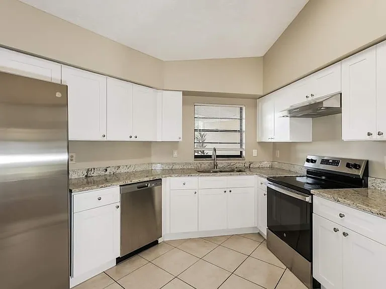 1722 Lake Crest Ave — Photo 5