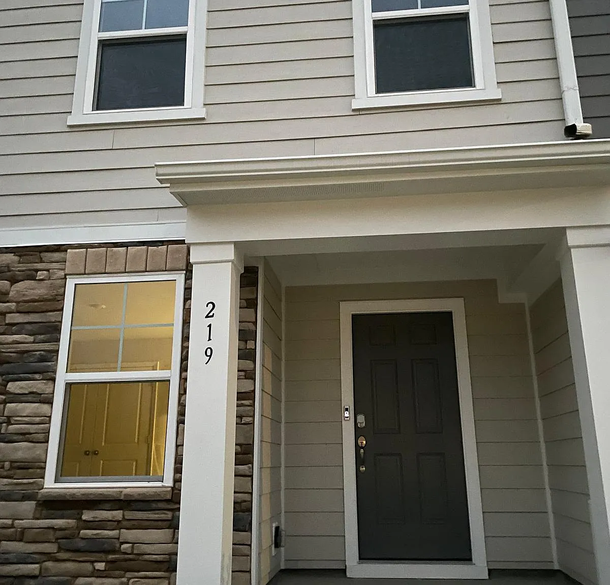 4 bed, 2197 sqft, $2,300 — Photo 1