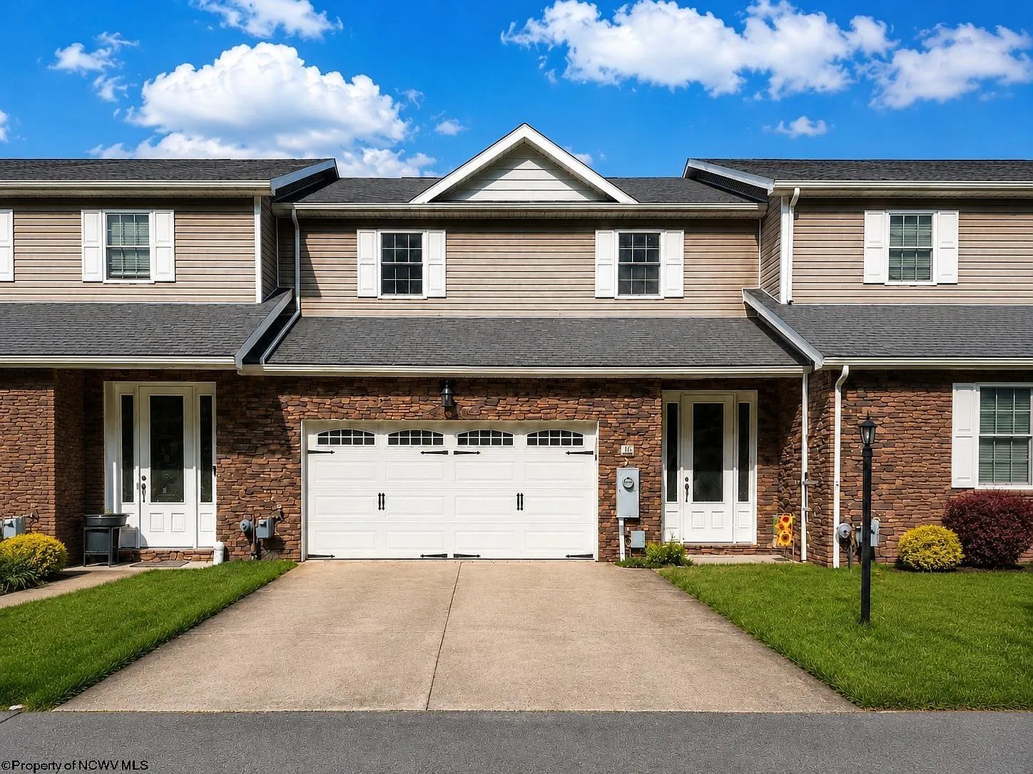 4 bed, 3.5 bath, $2,300 — Photo 1