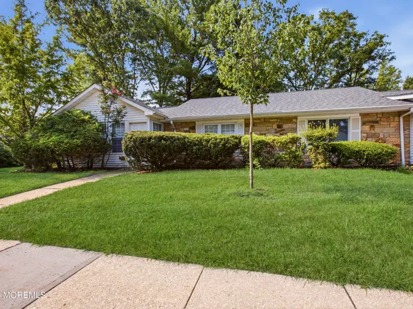 6A Carnation Drive, Lakewood, NJ 08701