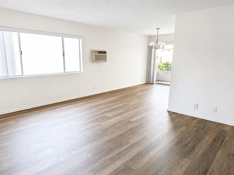 153 S Hayworth Ave #202 — Photo 4
