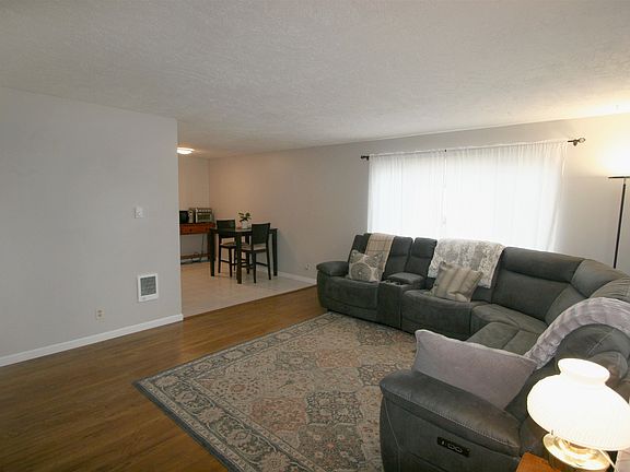 2nd image of 1422 4th St