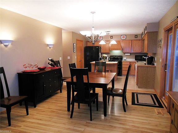 4th image of 1112 Brimfield Dr