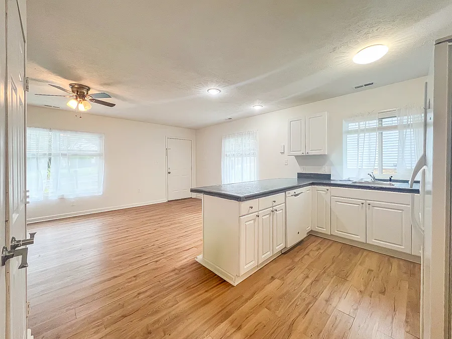 2 bed, 960 sqft, $1,350 — Photo 2