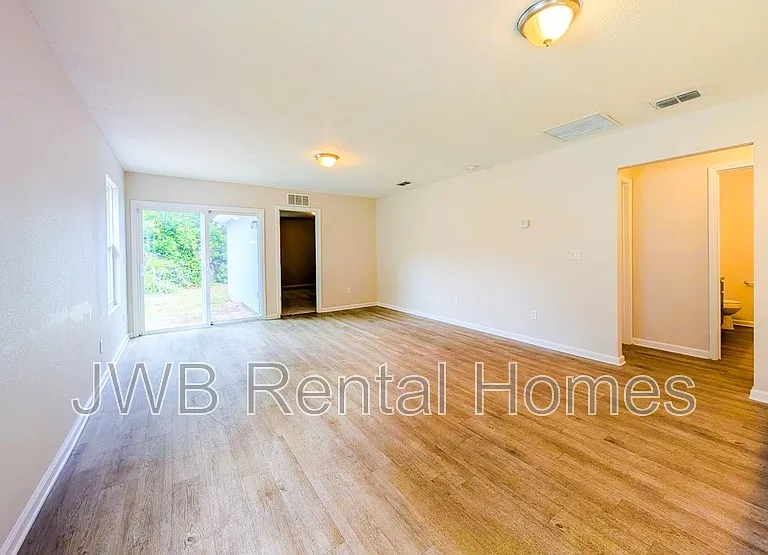 156 Odell St — Photo 4
