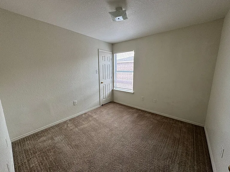 3301 Toledo Dr — Photo 17