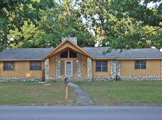 801 N 42nd St, Rogers, AR 72756