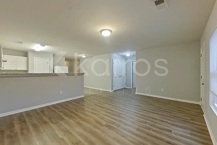 4 bed, 2.0 bath, 1400 sqft, $1,925 — Photo 4