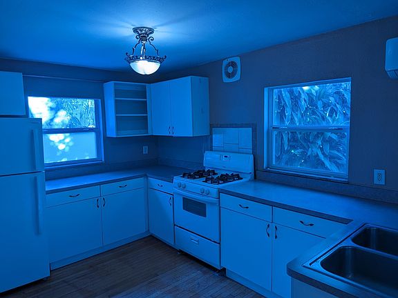 3rd image of 2502 Beach Blvd S #7UP