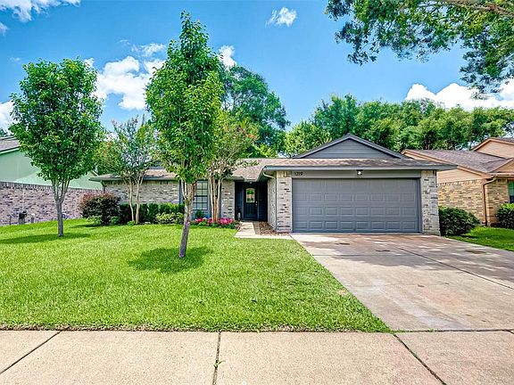 1219 Three Forks boasts 1862 SF of light and bright living space.