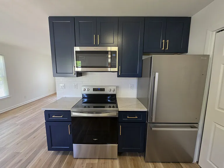516 Haywood St — Photo 2