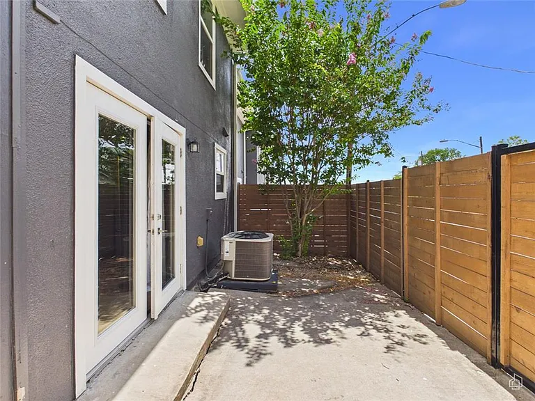 6211 Manor Rd #107 — Photo 45