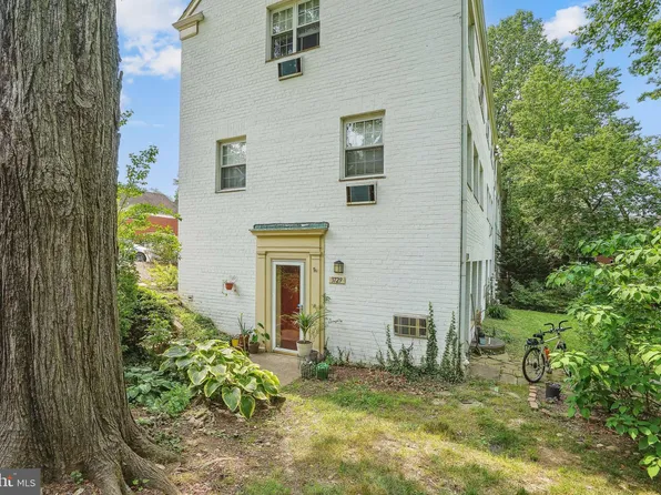 3729 Lyons Ln, Alexandria, VA 22302