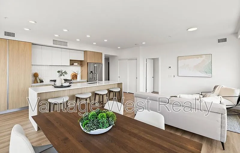2 bed, 2.0 bath, 1059 sqft, $2,700 — Photo 3