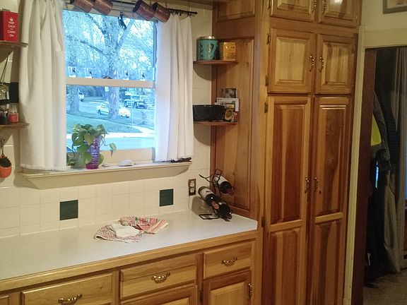 2nd image of 553 N 9th St