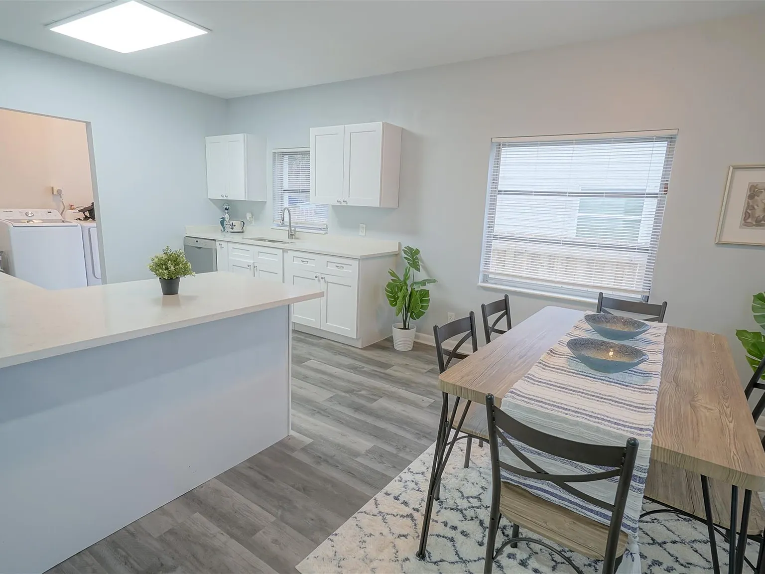 3 bed, 2.0 bath, 1340 sqft, $3,500 — Photo 3