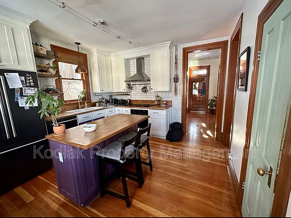5th image of 144 W Apricot Ave