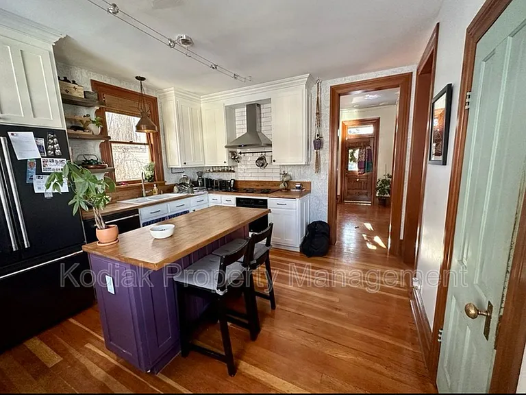 144 W Apricot Ave — Photo 5