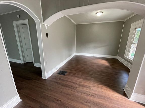 3rd image of 524 Woodlawn Ave