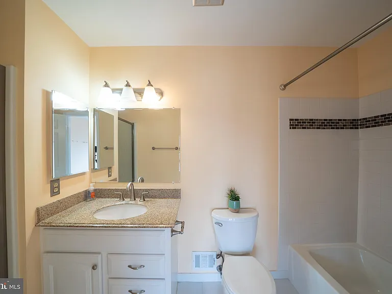 10168 Turnberry Pl — Photo 15