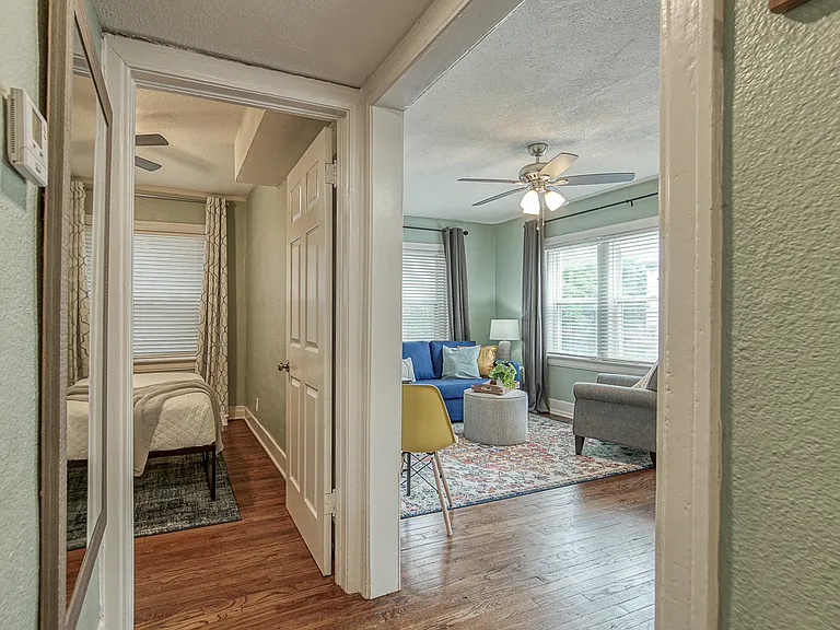 720 & 722 W 37th St — Photo 14
