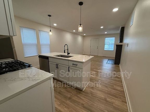 3rd image of 847 Heyl Ave